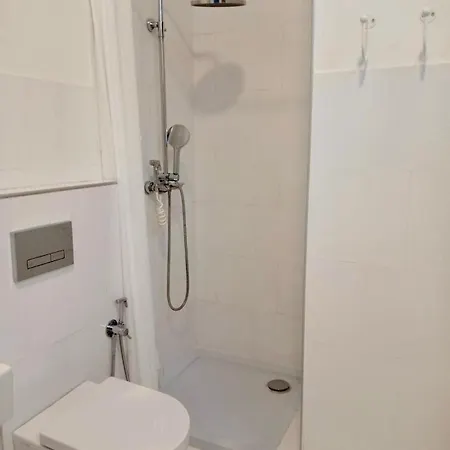 Victoria's House In A With A Sea View, 200 M From A Bike Path Sanremo