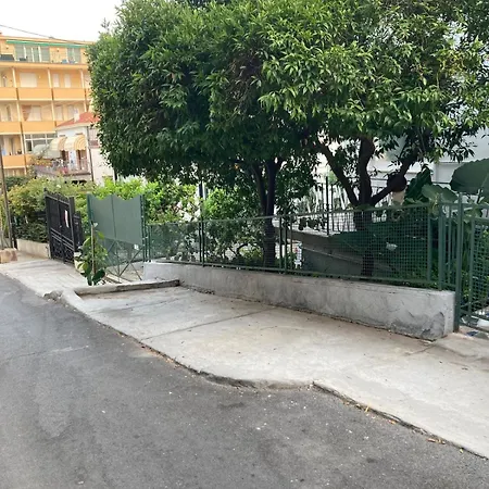 Victoria's House In A With A Sea View, 200 M From A Bike Path Apartmán
