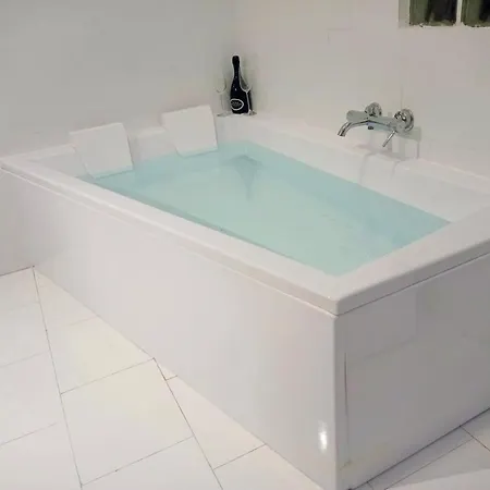 Victoria's House In A With A Sea View, 200 M From A Bike Path * Sanremo