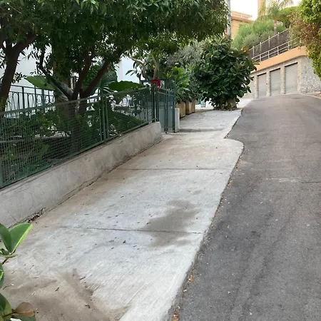 Apartmán Victoria's House In A With A Sea View, 200 M From A Bike Path *